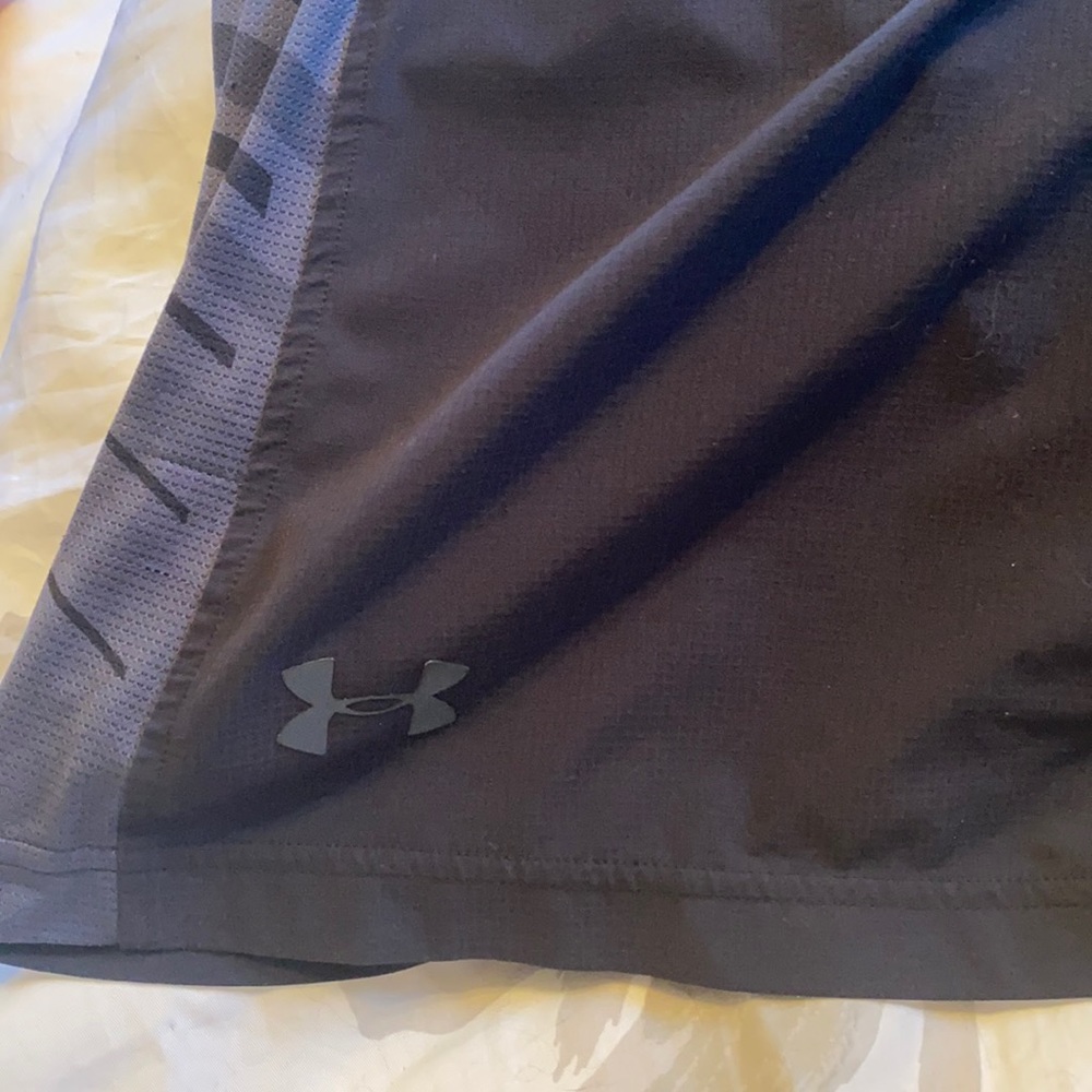 Men’s under Armour shorts size Medium
